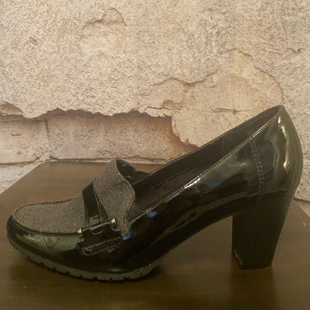 Naturalizer Black Patent Grey Felt Pumps
